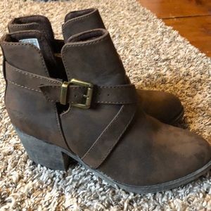 Women’s size 7 Rocket Dog Booties